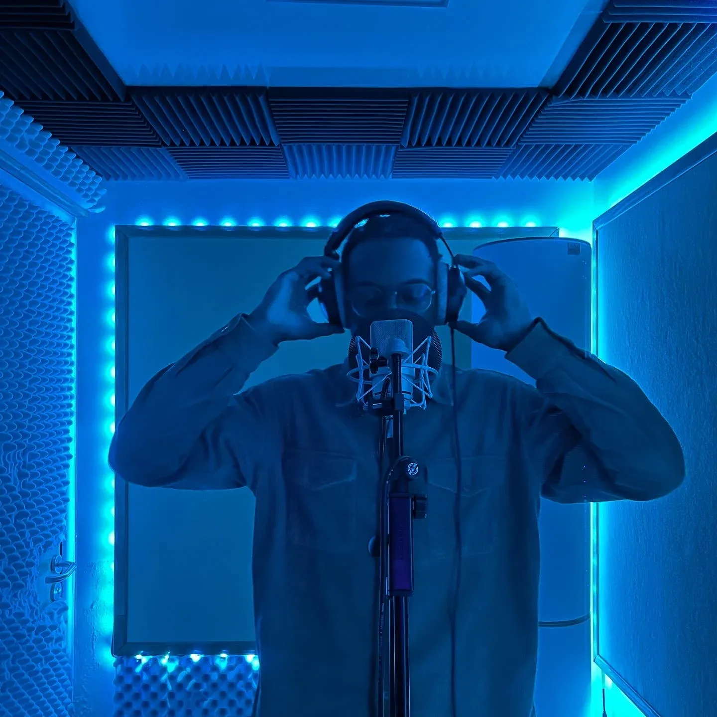 Artiste en cabine voix au Chalet Studio