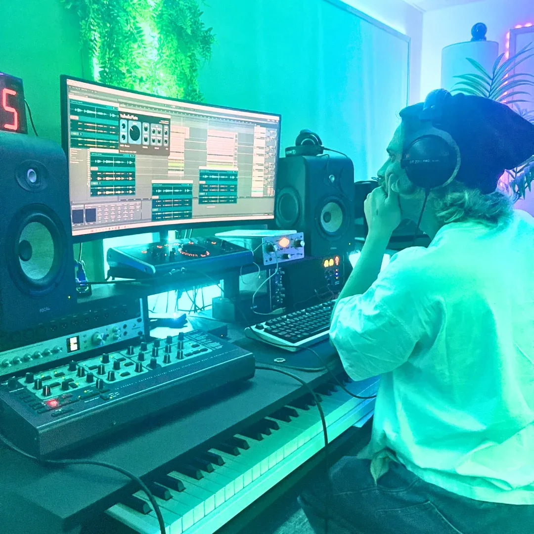 Coaching artiste devant la session audio